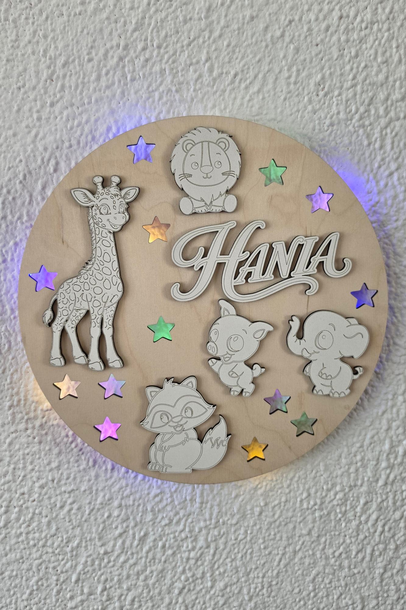 Rond naambord ‘Hania’ met giraf, leeuw, olifant en sterren, met ledverlichting